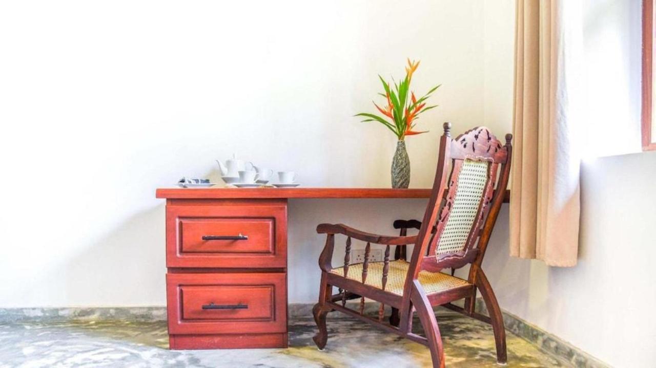 Antique Ceylon Villa アハンガマ エクステリア 写真